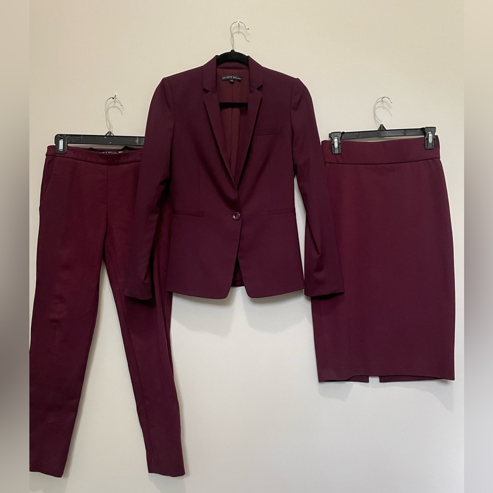 Antonio Melanie Merlot 3 piece suit. Size2 in amazing condition